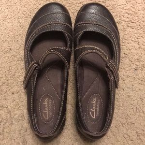 Clarks brown flats